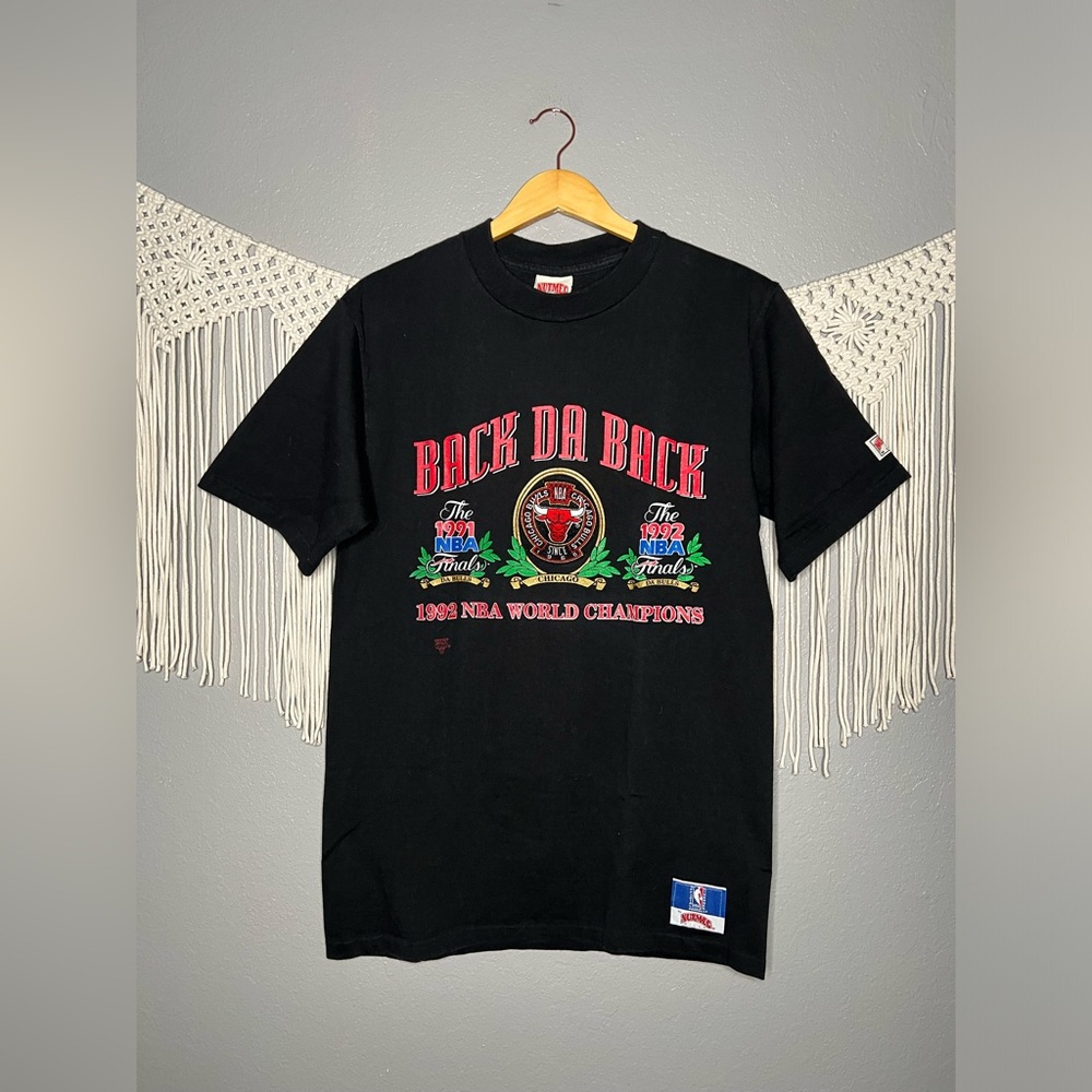 Vintage Nutmeg 1992 Chicago Bulls NBA World Championship Embroidered T-S…